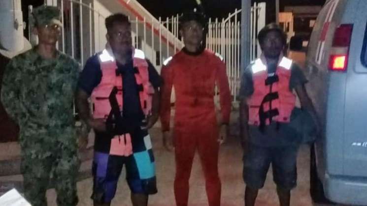 Rescata Semar y CEPCO de Huatulco a pescadores