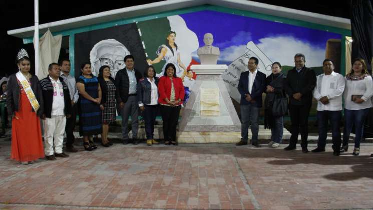 Develan Busto de Jaime Torres Bodet en Mitla