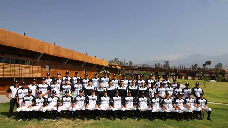 Guerreros de Oaxaca se toma la foto oficial