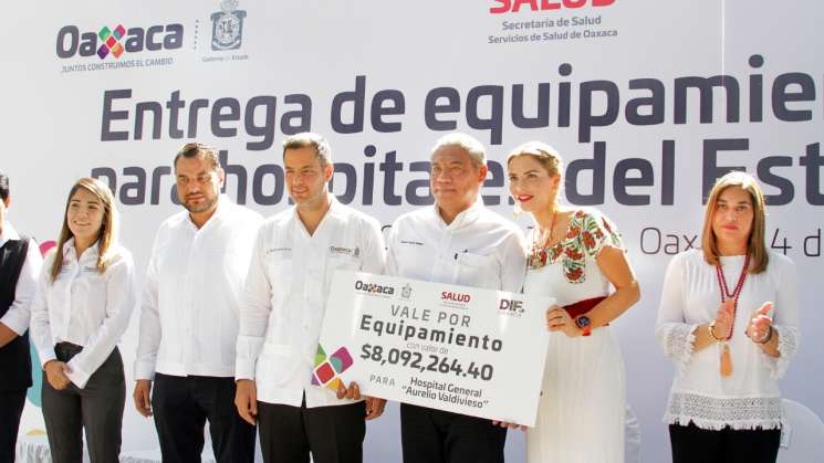 Entrega Alejandro Murat equipo médico a hospitales 