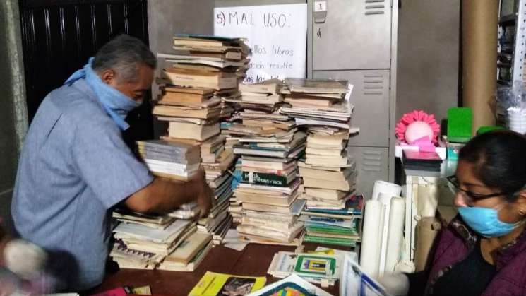 Realiza Seculta descarte bibliográfico en Nochixtlán