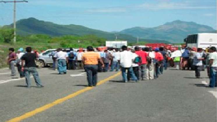 Continúan bloqueos en Istmo de Tehuantepec, van 4 días