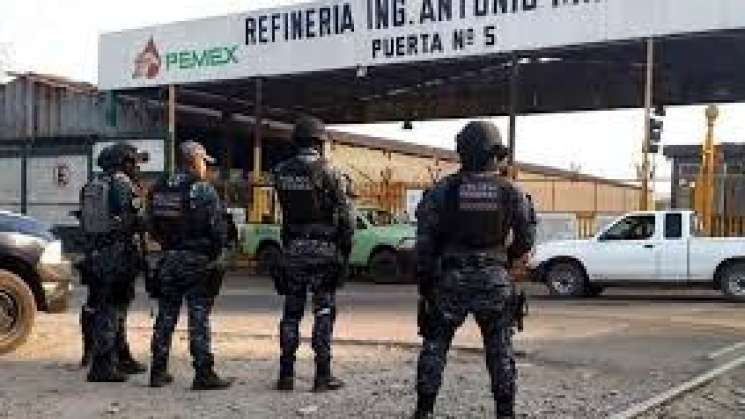 Toman militares y federales control de refinerías en el país