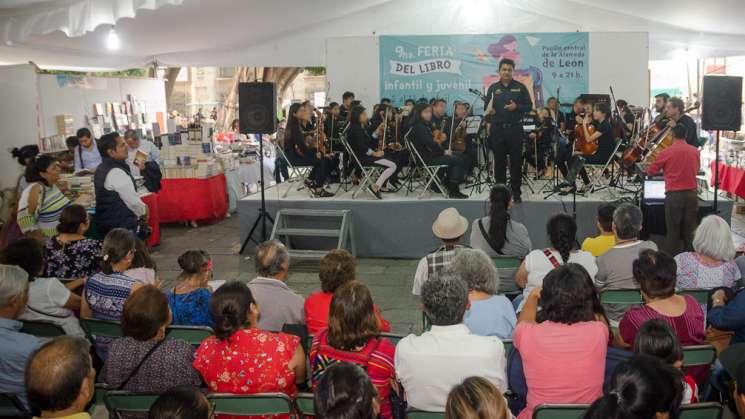 Participa IEEPO en Feria del Libro Infantil y Juvenil