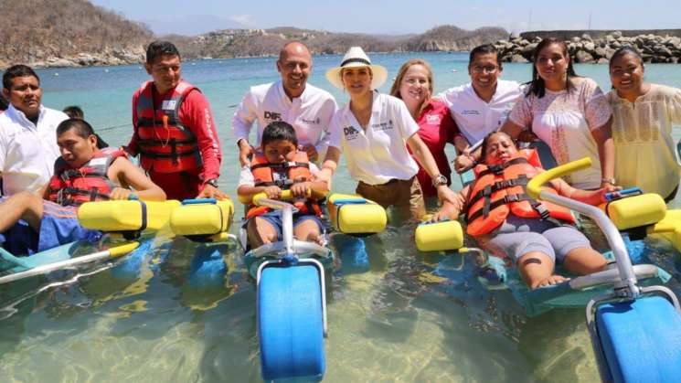  inaugura la primera playa incluyente en las bahías de Huatulco