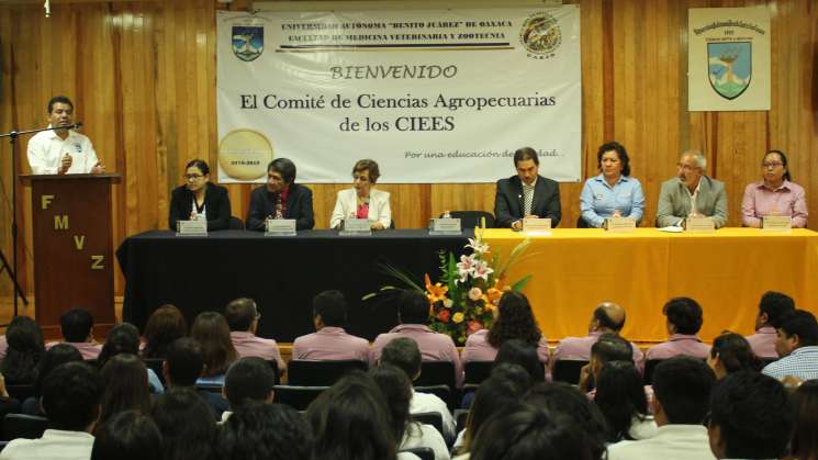 Evalúan calidad de la Licenciatura en Médico Veterinario de UABJO