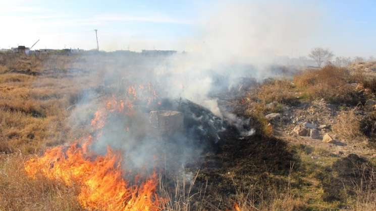 Se evacua población por incendio de pastizales en el Istmo