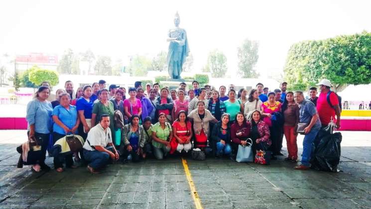 Oaxaqueños en el 56 aniversario de Ciudad Nezahualcóyotl