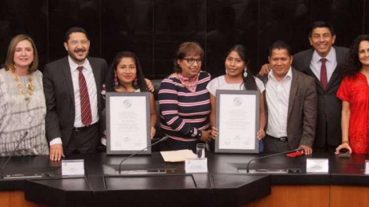 Recibe Yalitza Aparicio reconocimiento del Senado por filme Roma