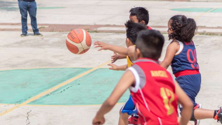 Festejan a niñas y niños con deporte y sana convivencia