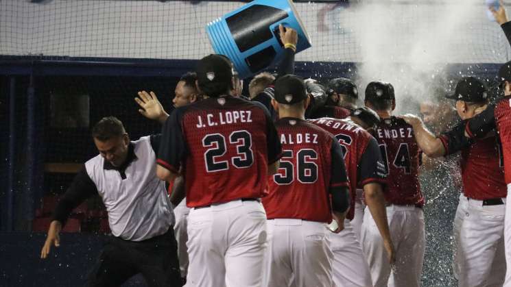 Iker Franco deja tendidos a los Rieleros  Con cuadrangular de Ike