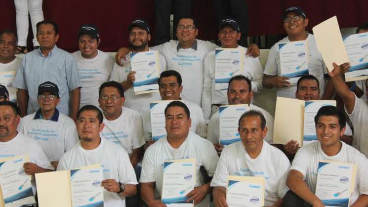 Logran 55 personas certificación como pintores,en capital