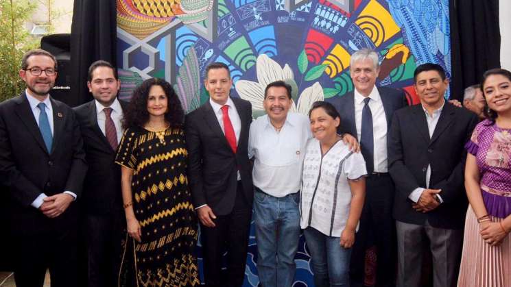 Alejandro Murat Hinojosa devela el mural “Agenda 2030