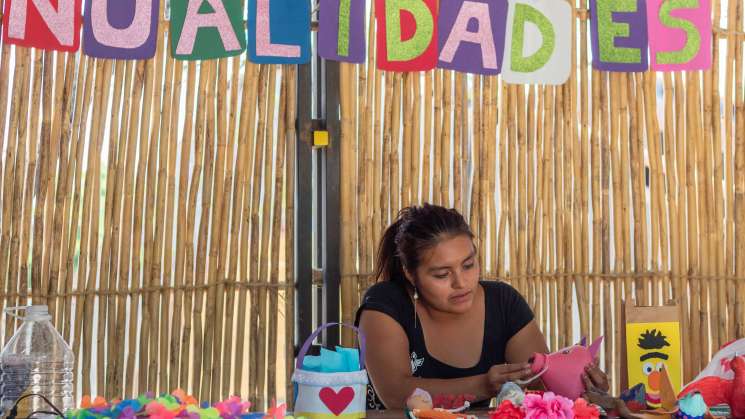 Talleres de manualidades en parques de capital oaxaqueña