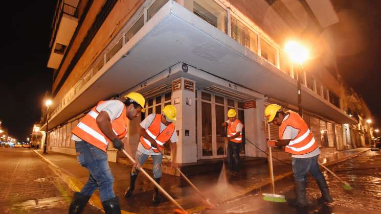 Gobierno capitalino limpia calles y portales del Centro Histórico