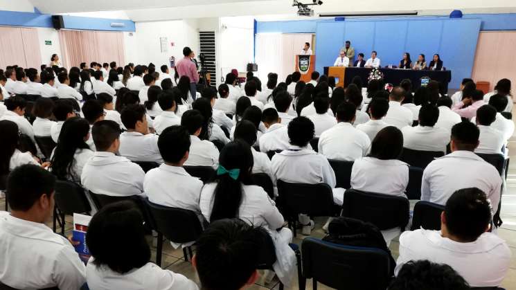 Realiza SSO Primer Encuentro Estatal de Médicas y Médicos