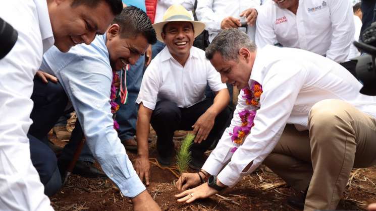 Entregan apoyos del Seguro Agropecuario Catastrófico