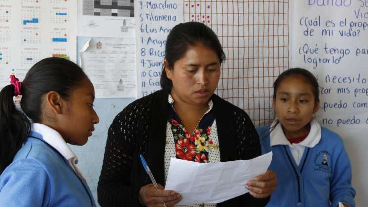 Reconocen padres de familia, labor docente