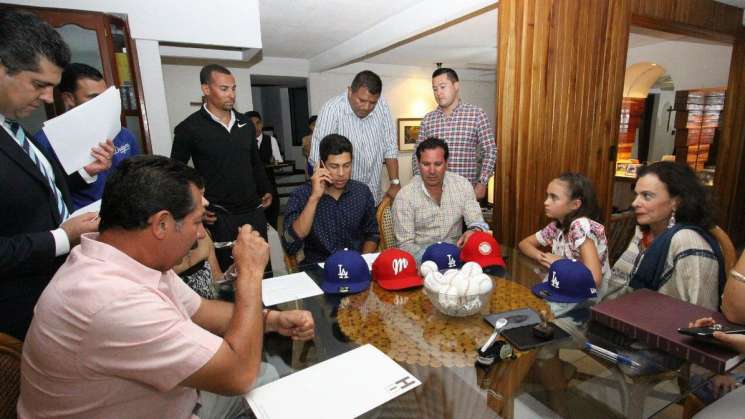 Promesa oaxaqueña se integra al equipo de Dodger de LA