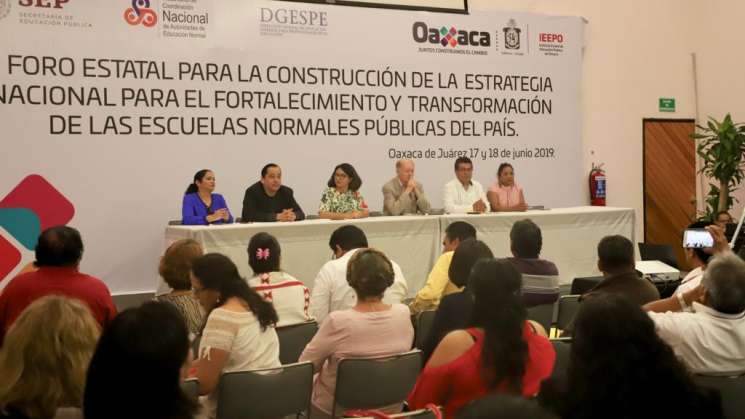 Realiza IEEPO II Foro Estatal para transformación de Normales