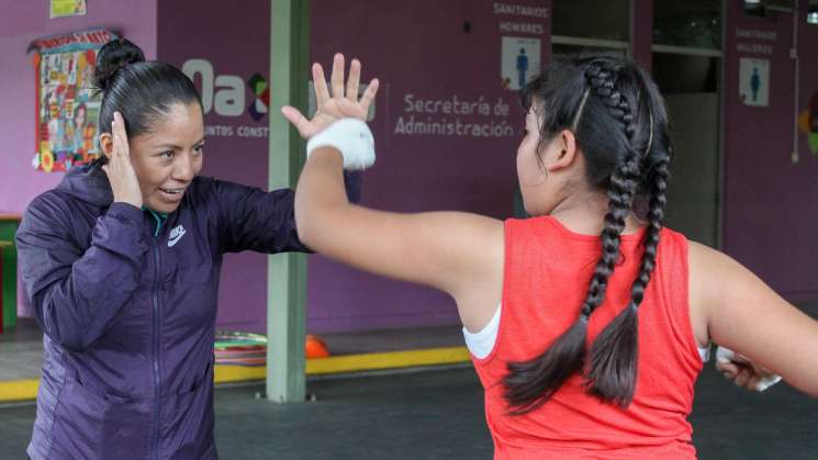 Michelle, la alumna más joven y entusiasta del box femenil