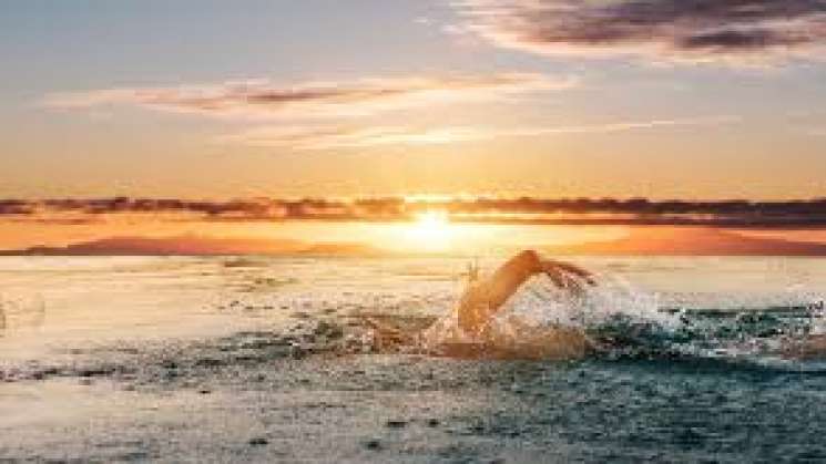 Estudio muestra beneficios antiestress nadar en el mar