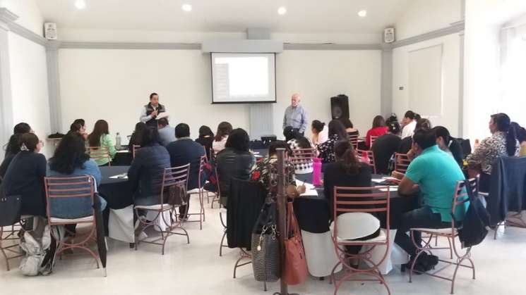 Imparten taller para detección de alumnos con espectro Autismo