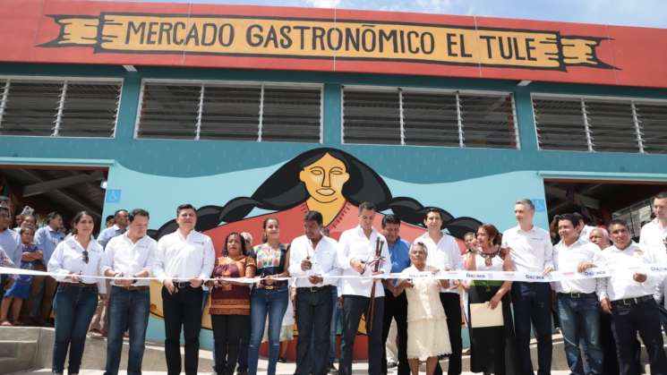 Entrega AMH  Mercado Gastronómico  y cancha deportiva en el Tule