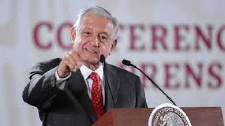 AMLO Firma el fin del Seguro Popular