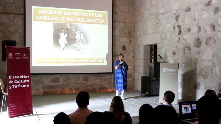 Dora Cecilia Aceves charla del origen de fiestas de Guelaguetza