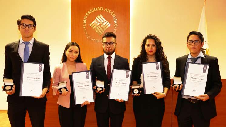 6 egresados de la UAO obrienen premio CENEVAL