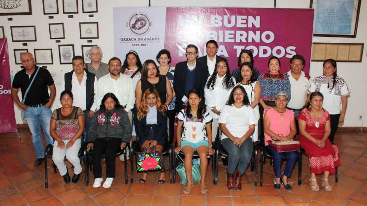 Rinden protesta integrantes de Consejos Consultivos