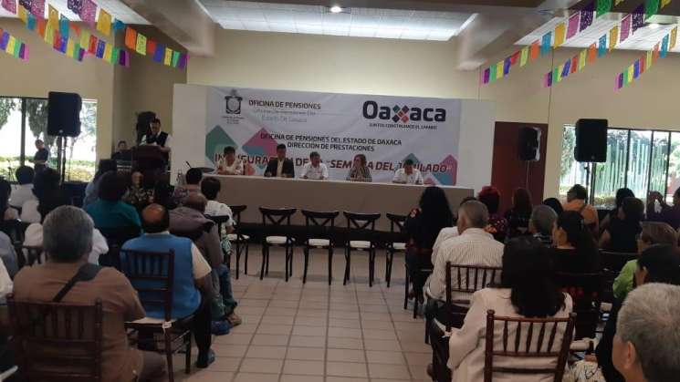 Reconocen esfuerzo de jubilados por el desarrollo de Oaxaca