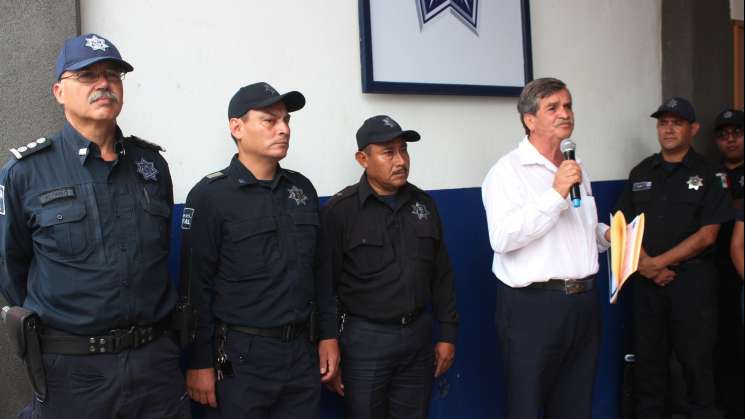 Reconocen labor y honestidad de elementos de la Policía Vial