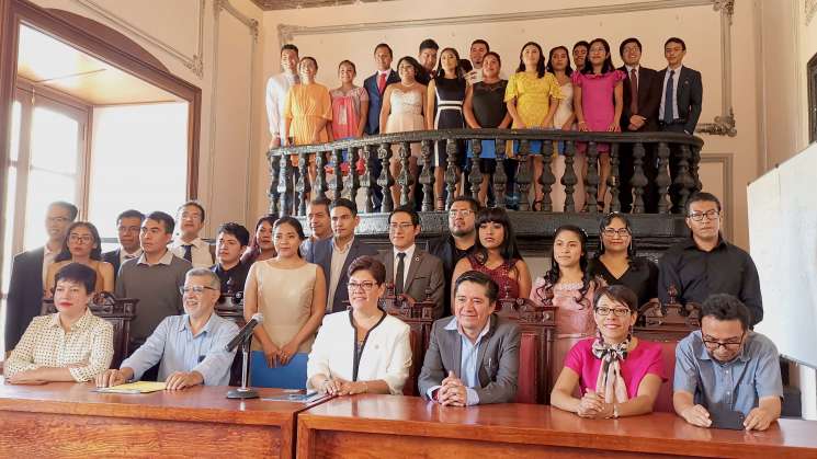 Egresan profesionales de la Licenciatura en Humanidades