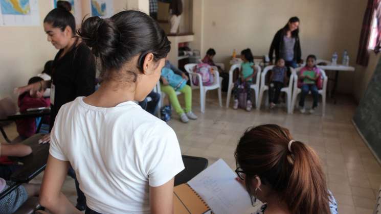 Promueven aprendizaje de inglés a locatarios y niñ@s de mercados 