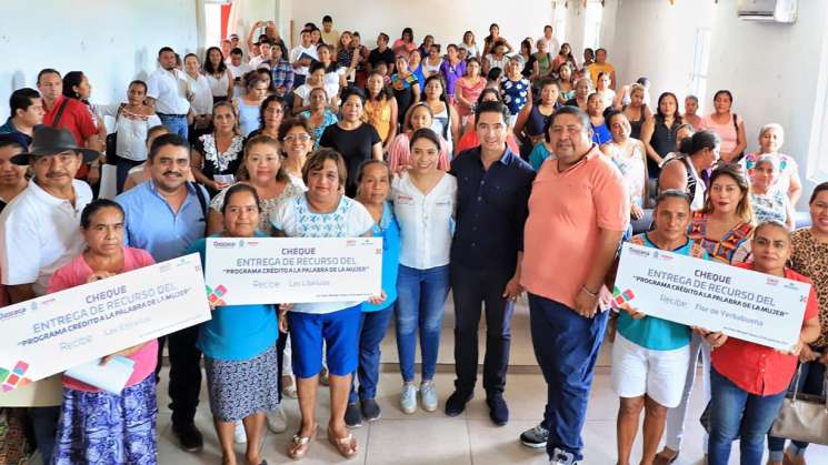 Entrega Sedesoh “Créditos a la Palabra de la Mujer” en el Istmo