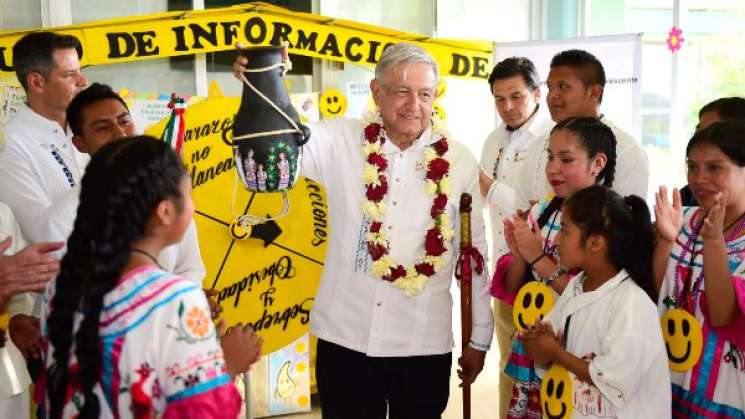  Pide AMLO no migrar a oaxaqueños