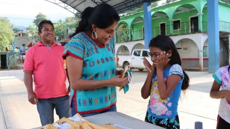 Gobierno de Oaxaca lleva salud visual a comunidades indígenas