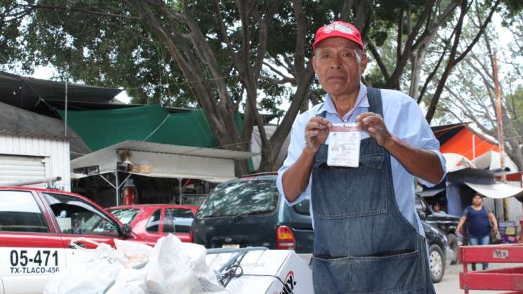 Regularizan a estibadores en la Central de Abasto