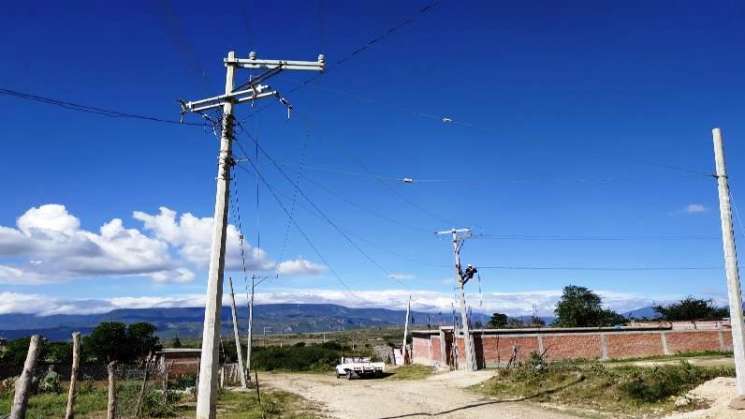 Entrega Sinfra cinco obras de pavimentación y electrificación