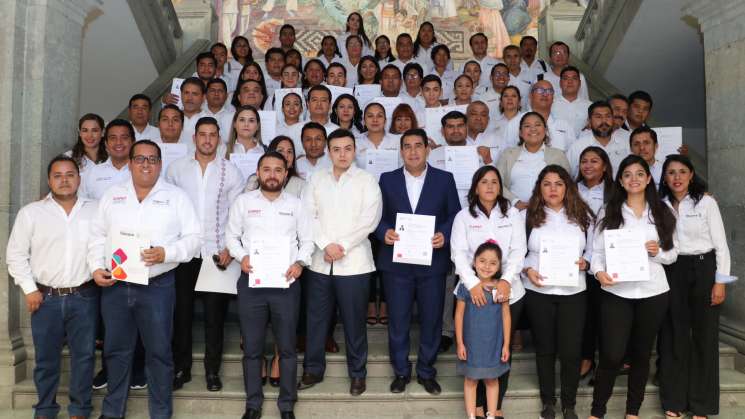 Entrega Icapet certificados en materia de competencias laborales