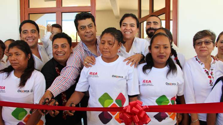 Inaugura IEEA plaza comunitaria en Santa Ana Zegache