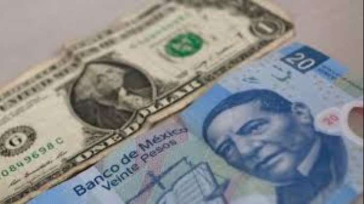 El dólar  llega a 20.46 pesos por unidad en ventanillas del AICM