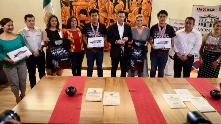 Reconoce AMH a jóvenes oaxaqueños ganadores en robótica