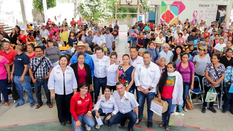 Recorren caravanas DIF región de la Mixteca