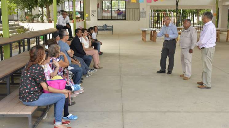 Capacitan a Comvives contra vectores del dengue