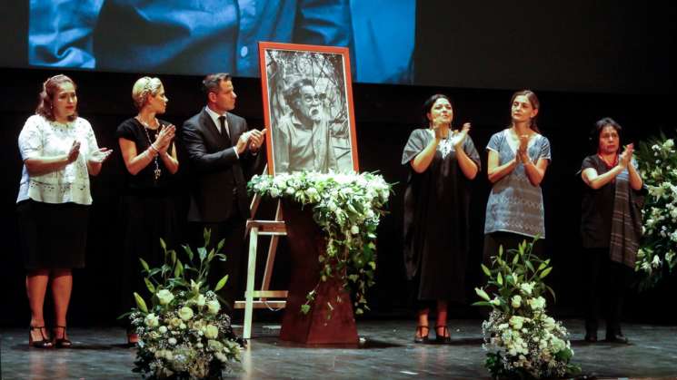 Despiden al artista Francisco Toledo en el Macedonio Alcalá