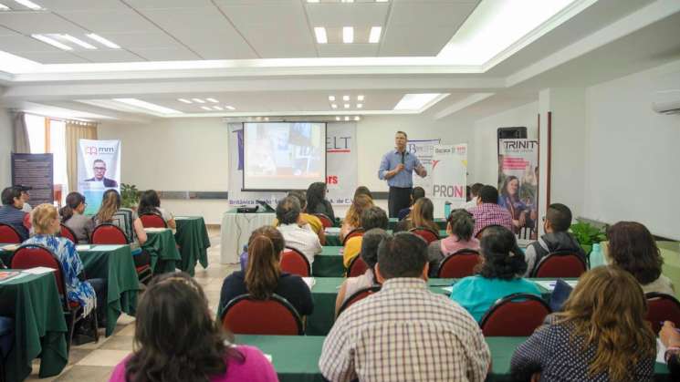 Convoca IEEPO a maestros de inglés a talleres en costa y valles