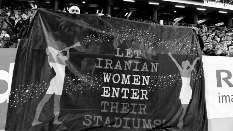 Tras inmolación, FiFA pide a irán que mujeres entren a estadios